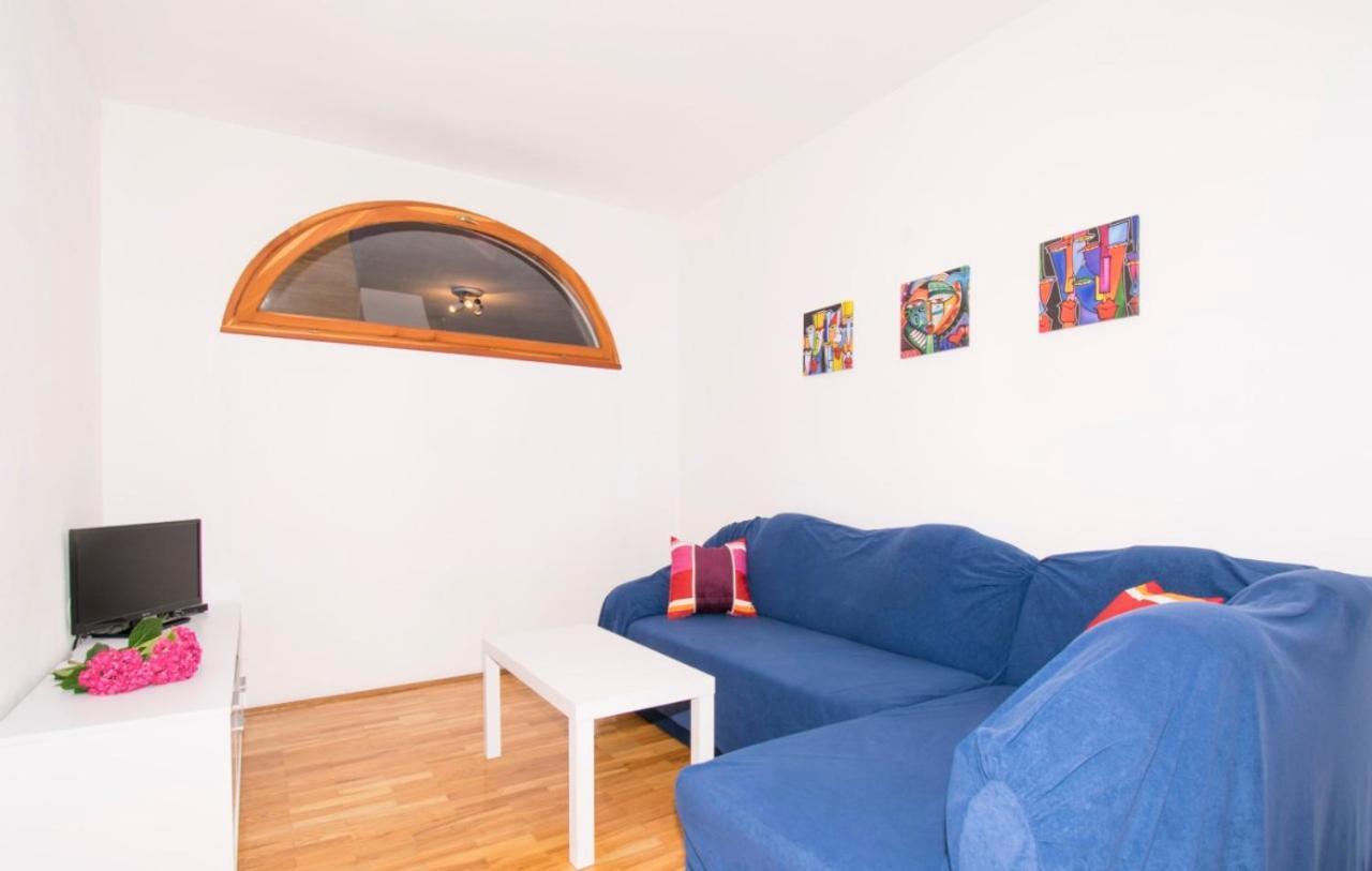 Maris Apartment *